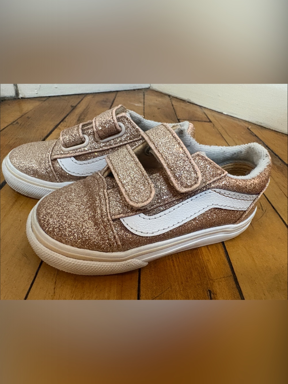 Vans Kids Old School V Glitter Velcro Shoe in Rose Gold, Size 6T